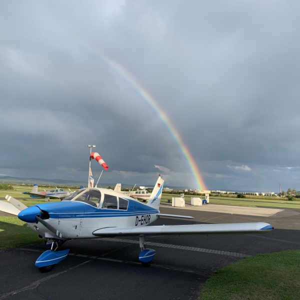 Regenbogen am Flugplatz Aschaffenburg kurz nach der Landung aufgenommen